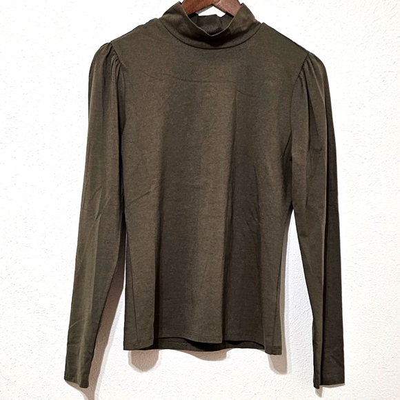 NWT Turtleneck Top - Medium - Picture 1 of 4